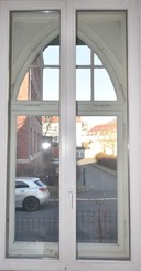 Historische Villa in der Suhler Innenstadt, ausgezeichnet mit dem Denkmalpreis Spitzbogenfenster